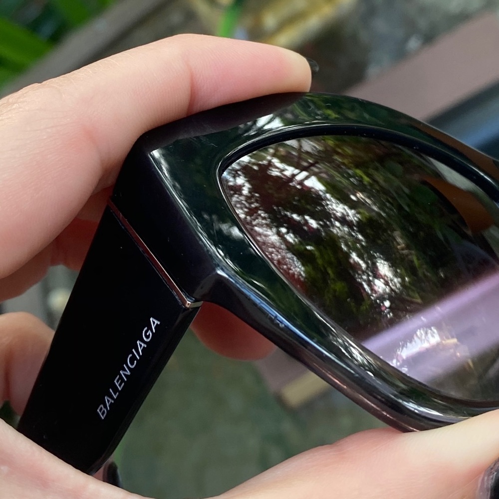 Balenciaga Black Logo Sunglasses - Picture 6 of 16